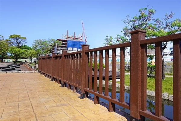 Lan Can Gỗ Nhựa: Thẩm Mỹ Và Bền Vững Cho Mọi Không Gian