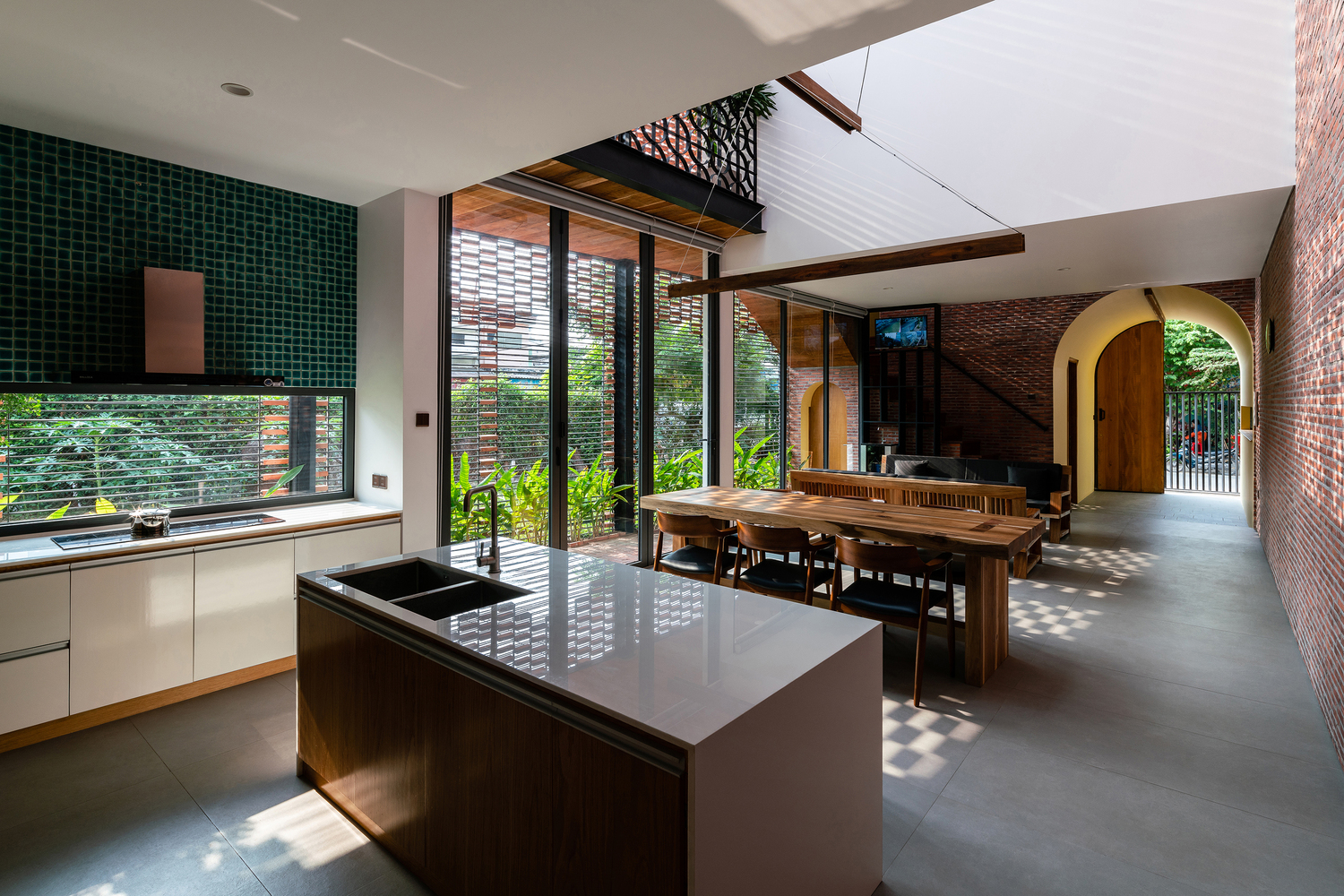 Nhà gỗ 3 gian hiện đại: Thiết kế đẹp, tiện nghi cho không gian sống lý tưởng