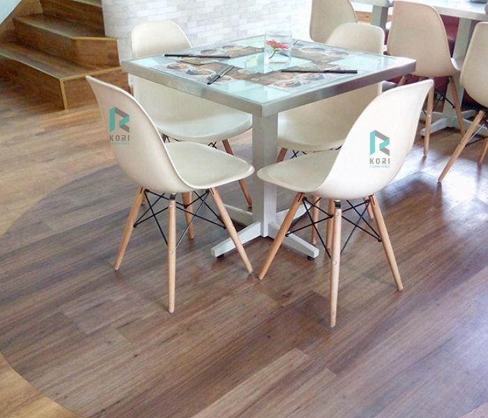 Sàn nhựa tự dán: Độ bền và chất lượng
