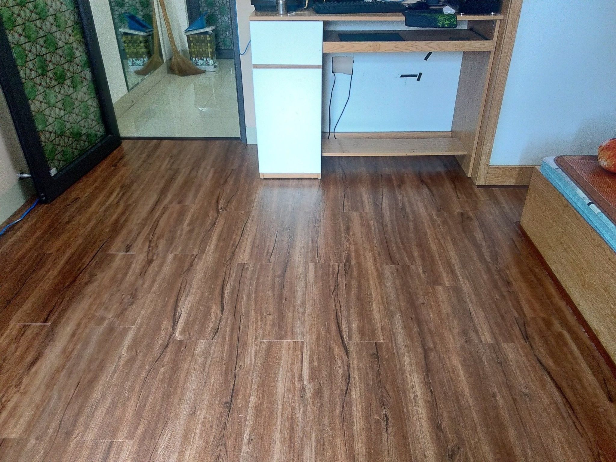 Hướng Dẫn Tự Dán Sàn Nhựa Giả Gỗ Tại Nhà