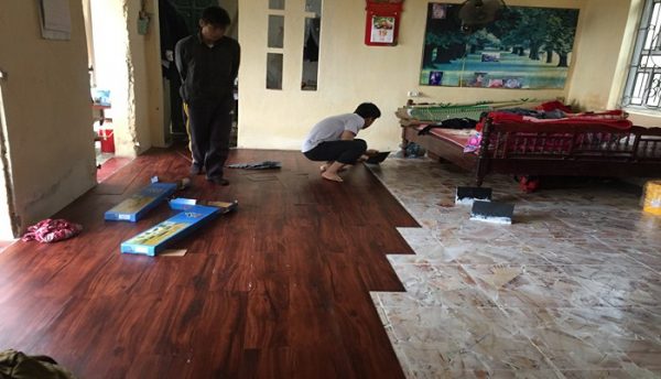 Làm đẹp không gian với sàn nhựa tự dán