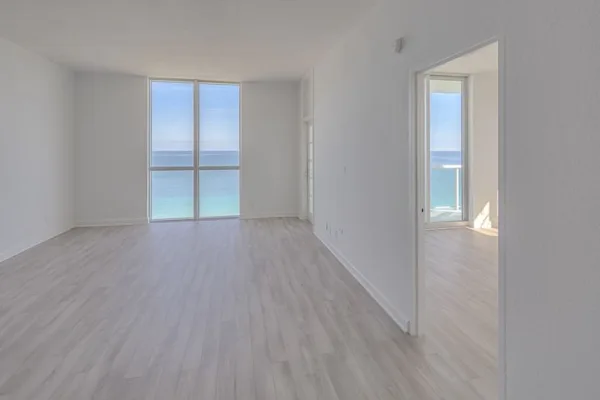 Tấm Nhựa Lót Sàn: Giải Pháp Cho Mọi Không Gian Nội Thất!