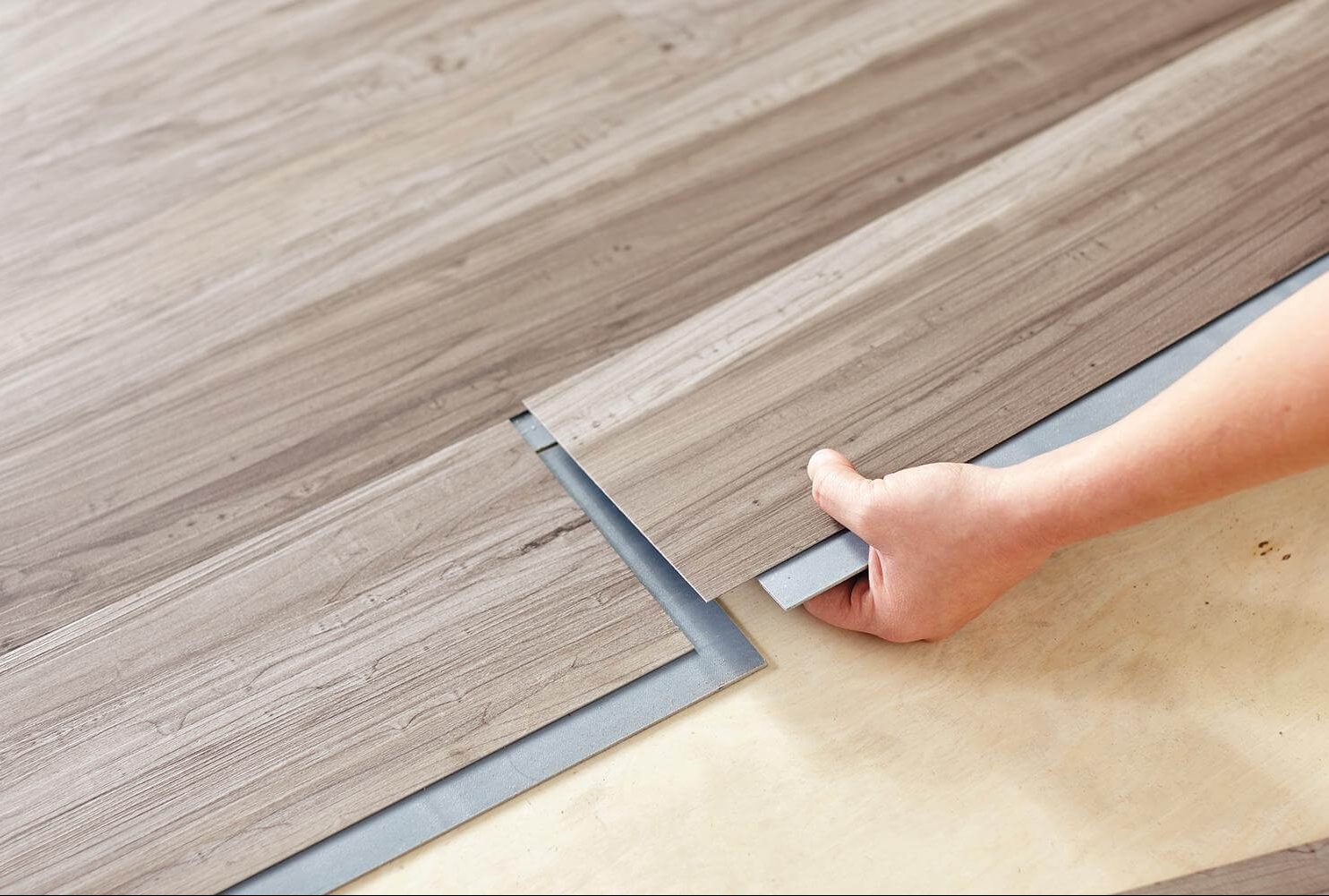Sàn nhựa vinyl hèm khóa: Lựa chọn hoàn hảo cho không gian sống