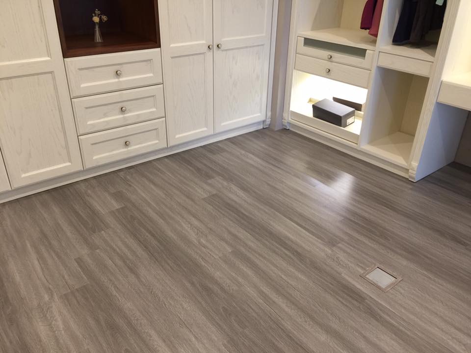 Dán Lót Sàn Giả Gỗ: Giải Pháp Trang Trí Hiện Đại Cho Mọi Không Gian Dán Lót Sàn Giả Gỗ: Giải Pháp Trang Trí Hiện Đại Cho Mọi Không Gian