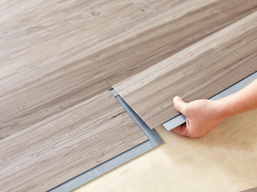 Dán Lót Sàn Giả Gỗ: Giải Pháp Trang Trí Hiện Đại Cho Mọi Không Gian Dán Lót Sàn Giả Gỗ: Giải Pháp Trang Trí Hiện Đại Cho Mọi Không Gian