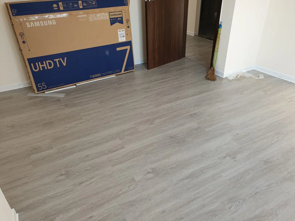 Sàn Nhựa Dán Keo: Giải Pháp Lát Sàn Tiện Lợi và Hiệu Quả Sàn Nhựa Dán Keo: Giải Pháp Lát Sàn Tiện Lợi và Hiệu Quả