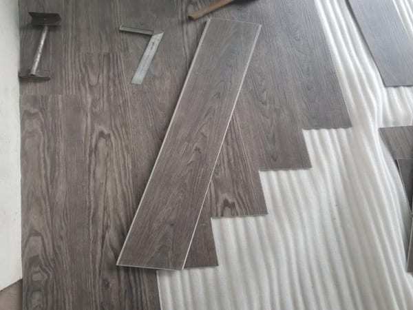 Sàn Nhựa Giả Gỗ Hèm Khóa - Lựa Chọn Hoàn Hảo Cho Không Gian Nội Thất Sàn Nhựa Giả Gỗ Hèm Khóa - Lựa Chọn Hoàn Hảo Cho Không Gian Nội Thất