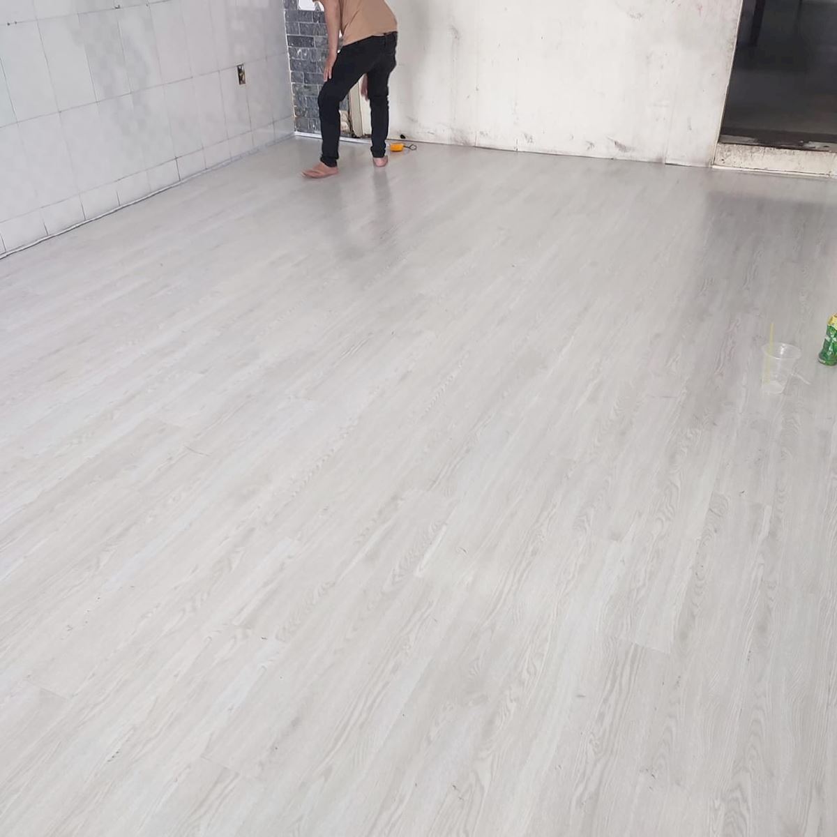 Sàn Nhựa Vân Gỗ: Giải Pháp Cho Không Gian Sống Hiện Đại Sàn Nhựa Vân Gỗ: Giải Pháp Cho Không Gian Sống Hiện Đại