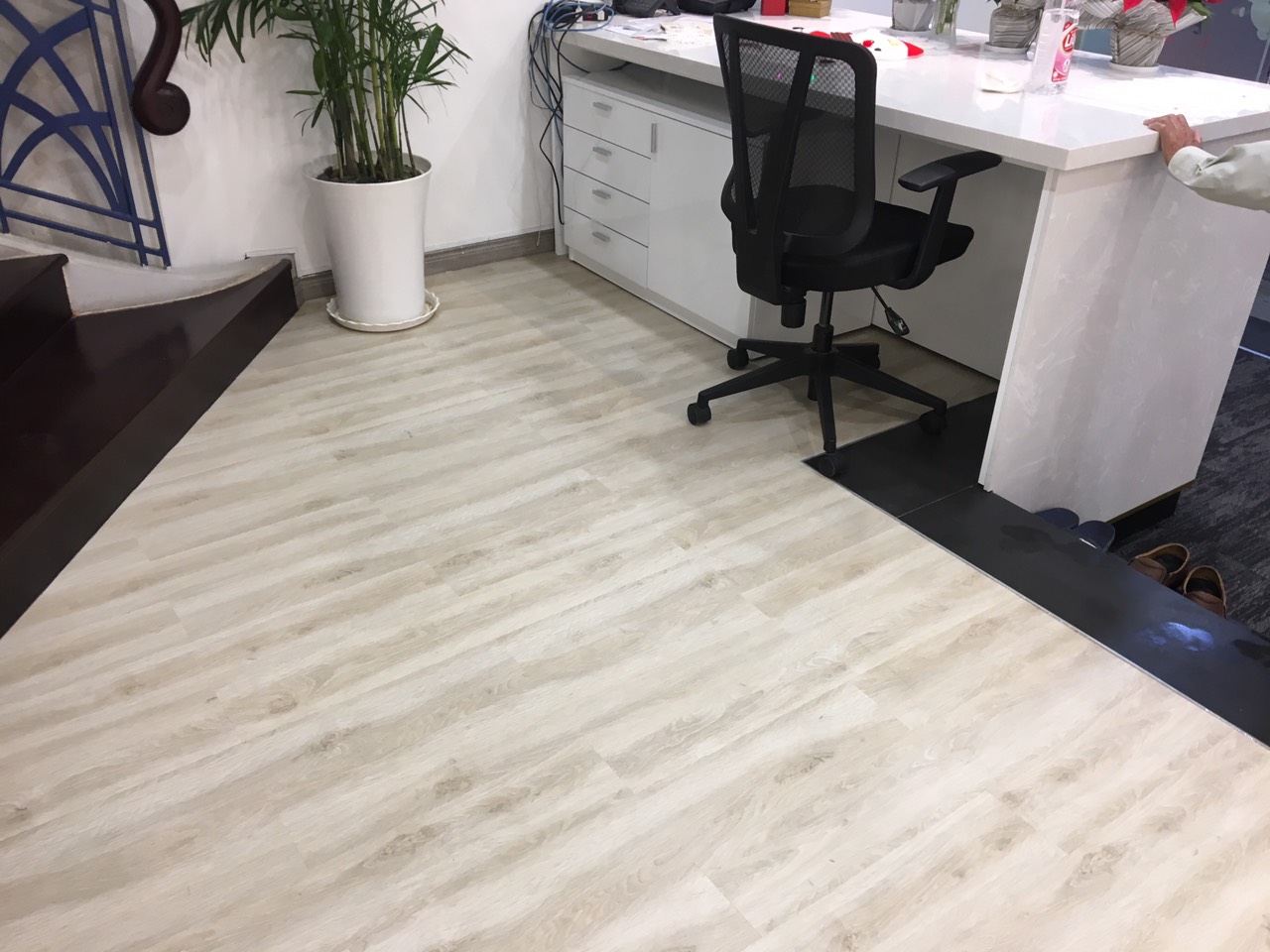 Mẫu Sàn Nhựa Giả Đá Vinyl: Giải Pháp Thẩm Mỹ Hoàn Hảo Cho Không Gian Sống Của Bạn